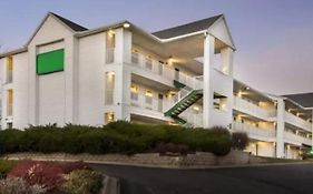 Birch Hill Suites Kansas City - Independence